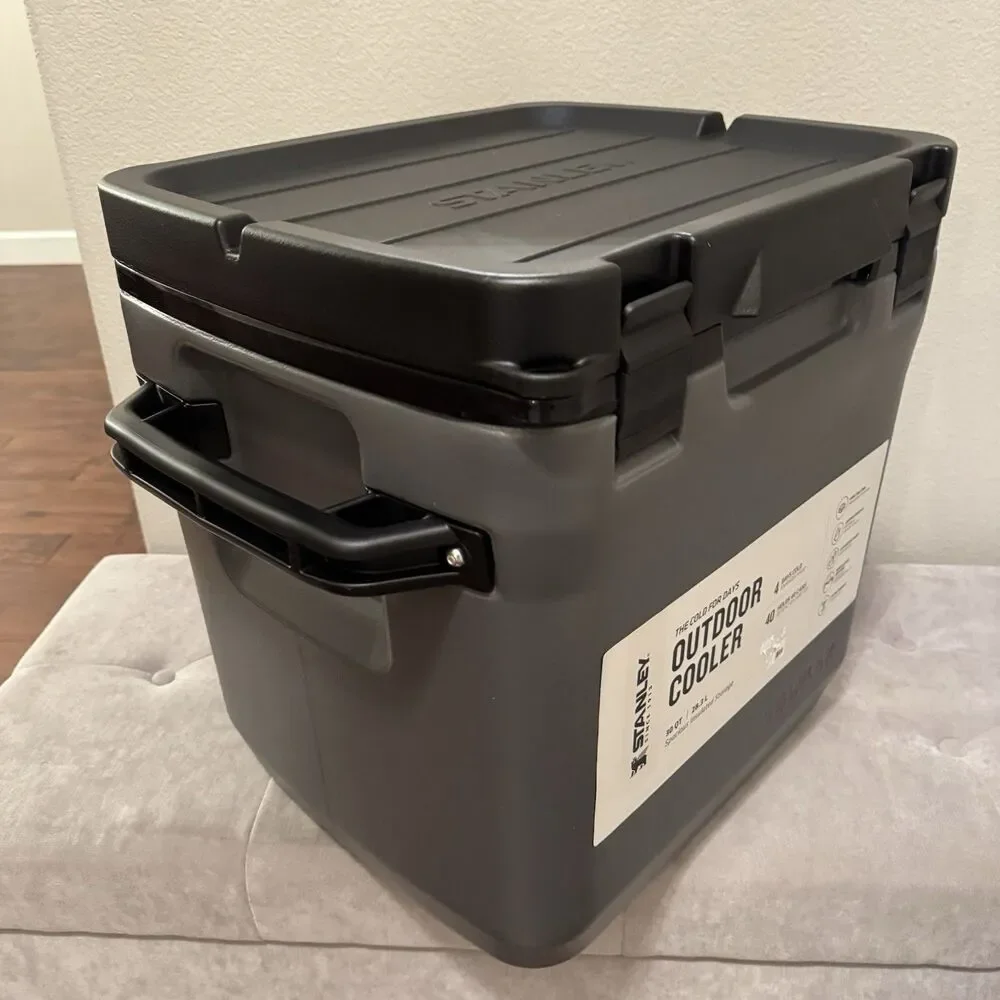 Stanley Cold-For-Days 30qt | 28.3L Hard-Sided Cooler - Picture 3 of 10